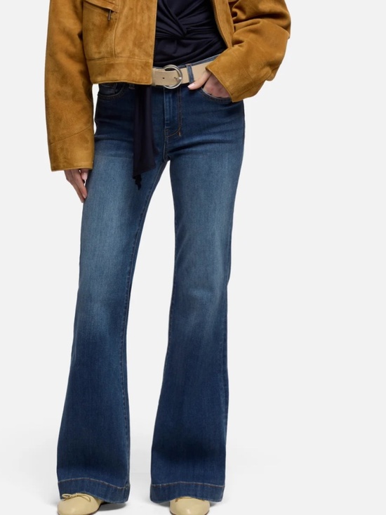 7 For All Mankind Denim - Women's Tailorless Dojo Mid Rise Flared Jean. Dark Blue.